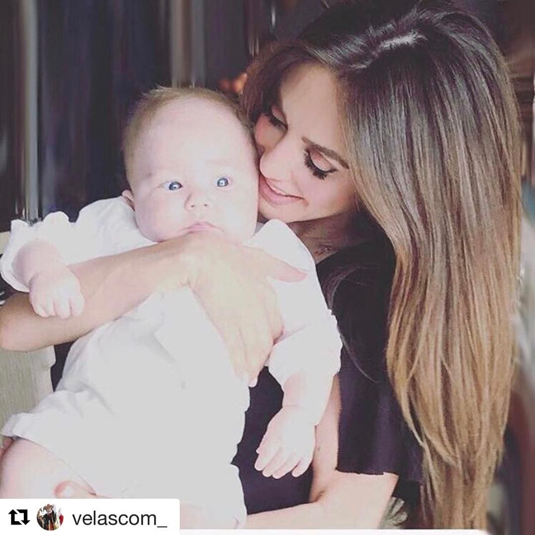 Mientras que
<b>Manuel Velasco</b> le dedicaba un bello mensaje acompañado de esta imagen "¡Muchas felicidades mi amor en tu primer año como mamá! Gracias por esforzarte cada día con mucho amor y dedicación para darle lo mejor a nuestro bebé. Te amo y te admiro por tu fuerza y tu valentía. ¡#FelizDíaDeLasMadres!"