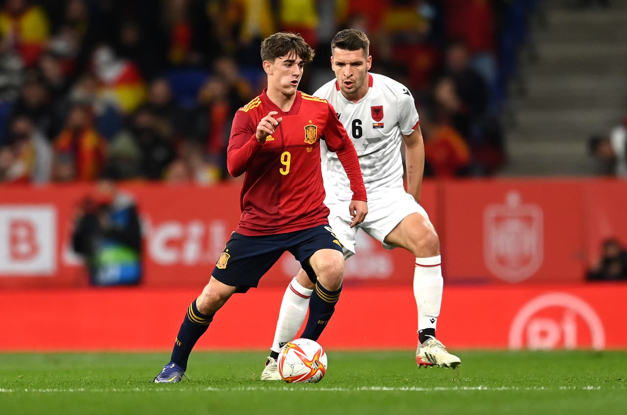 España sacó un apurado triunfo ante la Selección de Albania en un encuentro que dejó la emoción para los minutos finales.