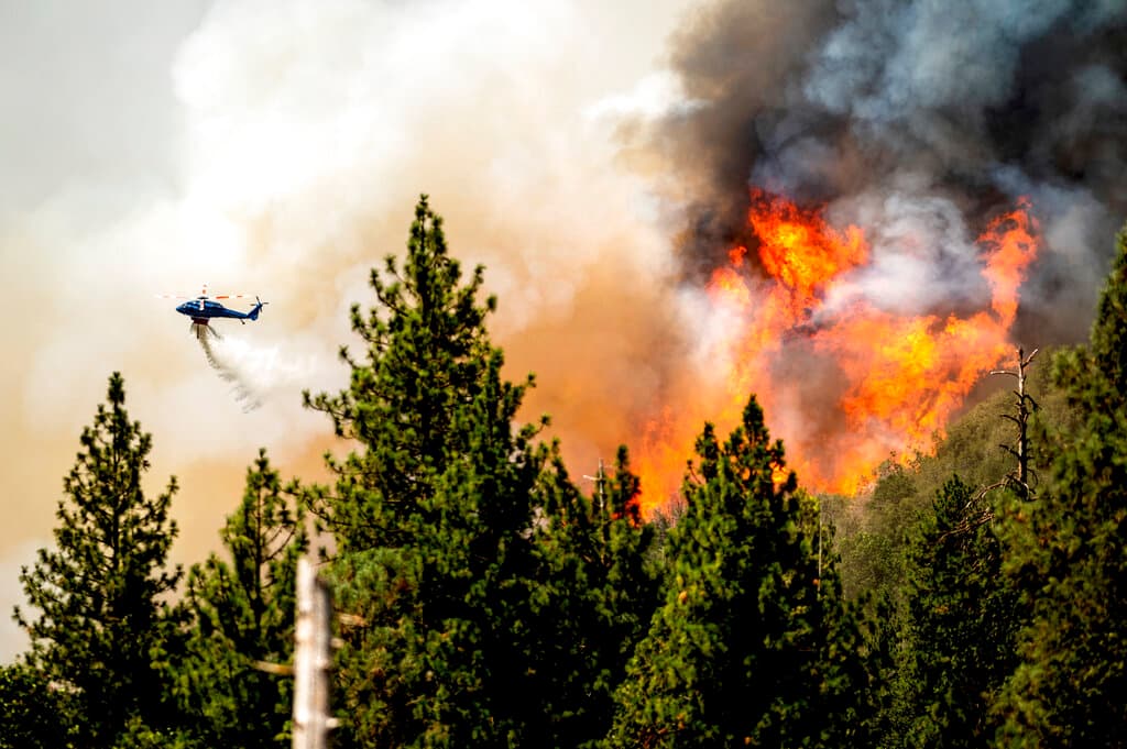 Hasta este lunes, el incendio había destruido al menos 10 estructuras y provocado daños en otras cinco, según el reporte más reciente de Cal Fire.
