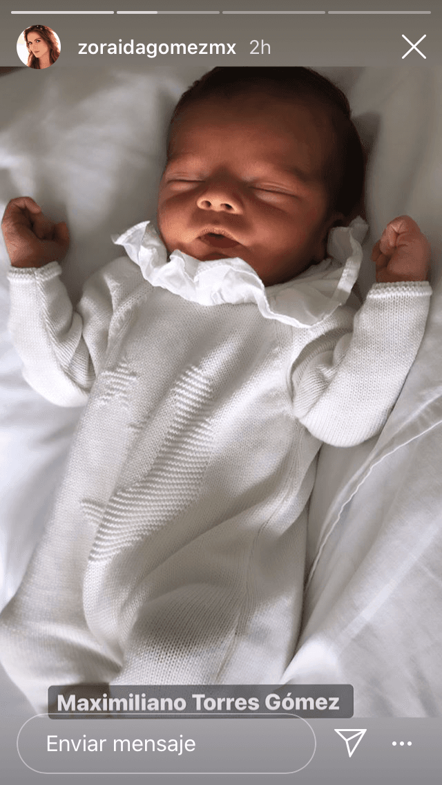 Zoraida Gómez publicó
<b><a href="https://www.instagram.com/p/CFFnfIWHGuv/" target="_blank">este retrato</a></b> del niño y como pie de foto escribió:
<b>"Maximiliano Torres Gómez"</b>. De esta manera, quedó al descubierto el nombre por el que se decidió para el niño.
<br>