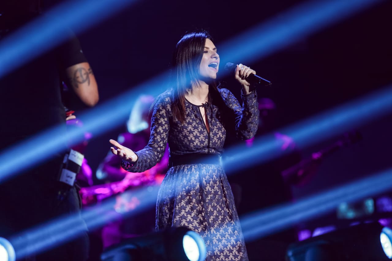 <b>Laura Pausini</b>
<br>Nominaciones 1:
<br>Canción "Replay" Del Año: 'Amores Extraños'