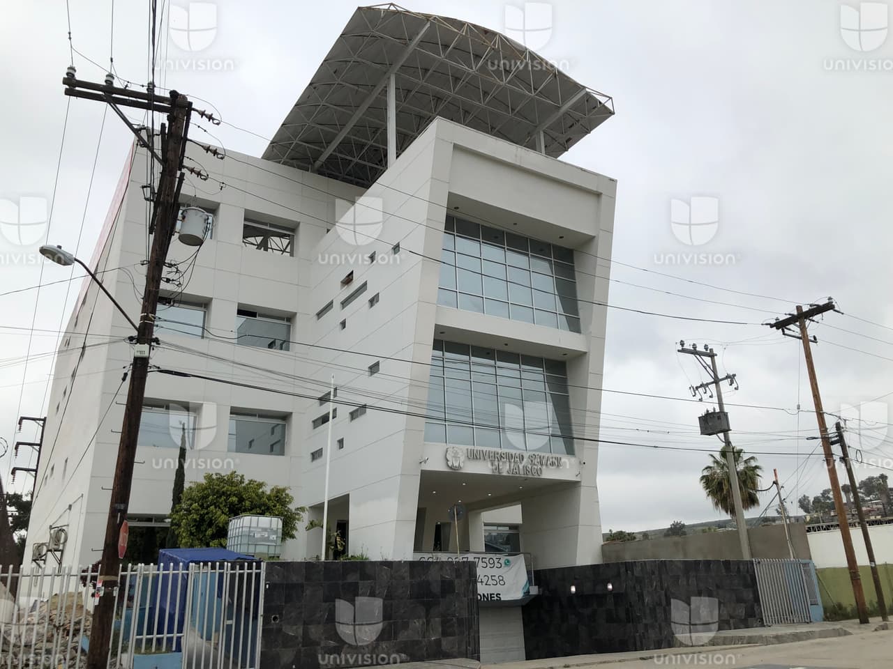 También en Tijuana, Naasón Joaquín y su hermano Atlaí aparecen como dueños de la Universidad Sämann de Jalisco campus Tijuana.