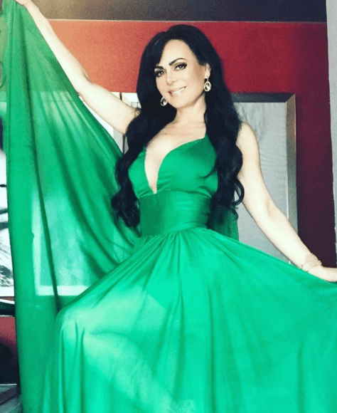 ¿Con qué atuendo nos sorprenderá Maribel Guardia al asistir a la entrega de Latin Grammy 2017? ¿Confirmará cuál es el que parece ser desde ya su color favorito? ¿Ya viste cuál es?