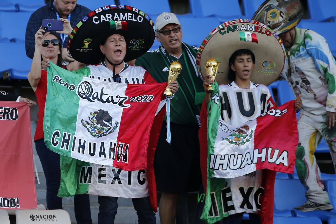 Los mexicanos y argentinos armaron su propia fiesta en el estadio Malvinas en Mendoza, con todo el colorido del segundo amistoso entre ambas selecciones en esta fecha FIFA.