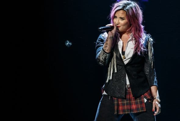 Demi Lovato trae su gira de 'Neon Lights' durante un concierto el 14 de marzo en el Allstate Arena.