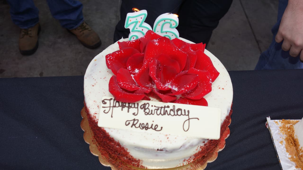 Rosie fue festejada por sus sobrinos.