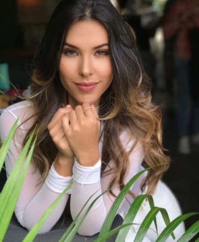 Su nombre es Daniela Salazar y es una modelo colombiana.