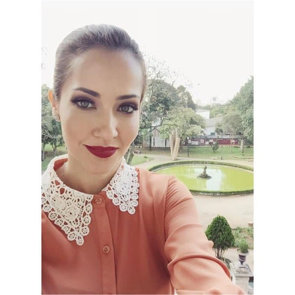 En el 2008 debutó en cine con 'Rinha' y en ese mismo año trabajó en la telenovela 'Mutantes: caminos del corazón' donde interpretó a 'Nati'.