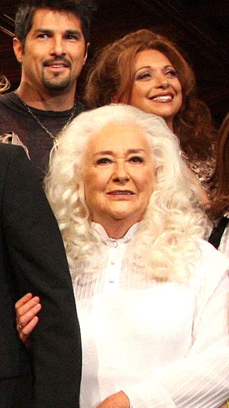 En la entrevista con Excélsior, Dupeyrón explicó que 
<b>el caso fue reabierto </b>y los abogados trataron de que firmara un contrato en donde se diera todo por terminado, pero no aceptó.
<br>