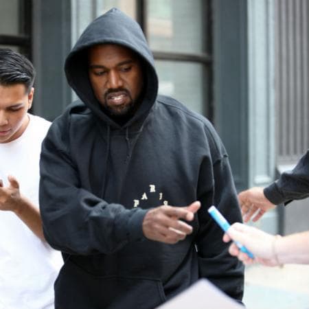 En la fabricación de sus 'sneakers', alegó, "
<b>no se puede calcular el amor"</b>.