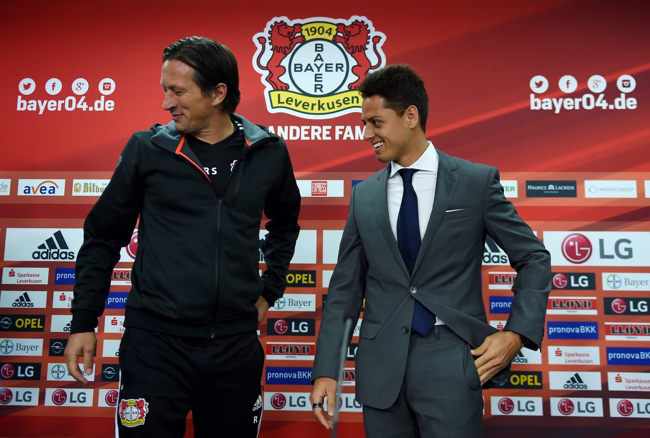 Roger Schmidt le sigue teniendo fe a 'Chicharito': "En 2017 mejorará"