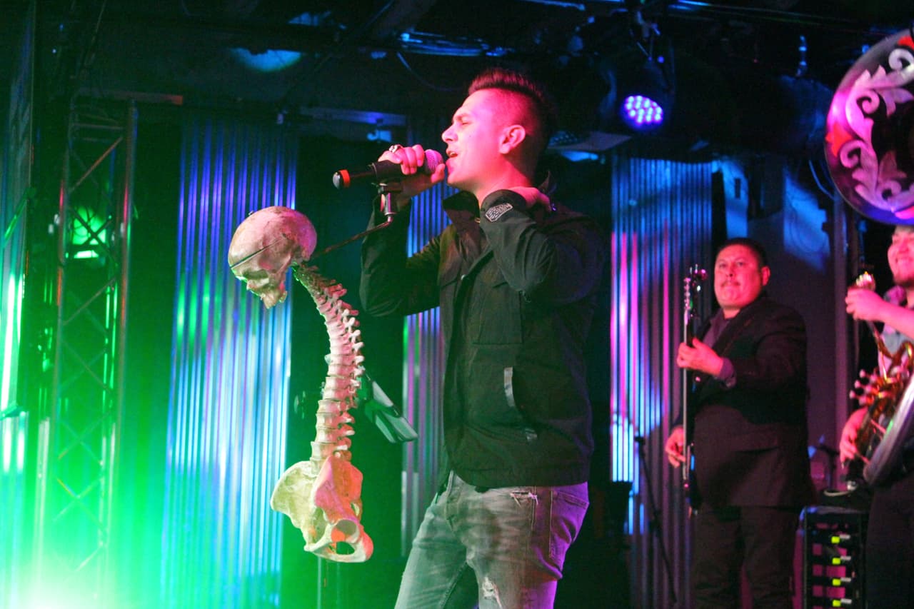 Ahora va con Regulo a todos los shows y el artista comentó que seguirá acompañándolo toda su carrera.