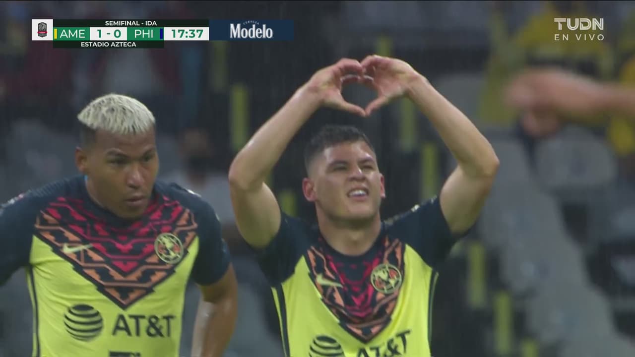 ¡Zambombazo al ángulo! Richard Sánchez saca una joya para el 1-0