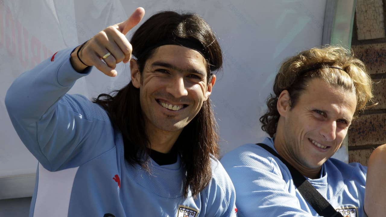 Abreu y Forlan se vuelven a enfrentar... desde el banquillo