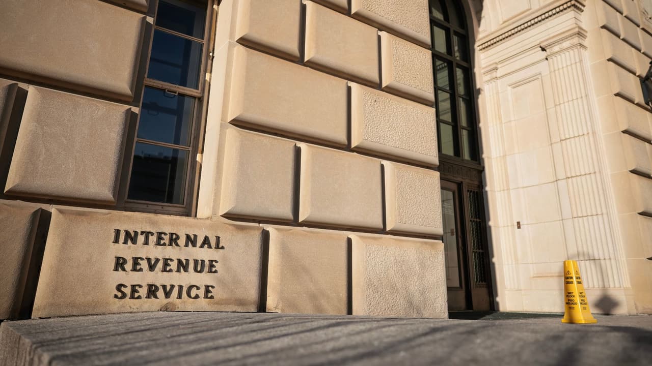 Acusan a mujer de Houston por presentar declaraciones de impuestos fraudulentas en nombre de sus clientes