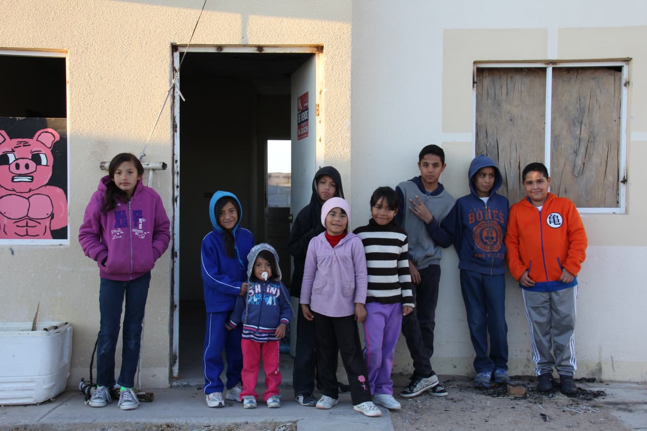 Agrupaciones como la organización Casa Promoción Juvenil trabajan para que estos hogares abandonados sean lugares de esparcimiento para los niños. En la imagen, una casa en el vecindario Parajes de San Isidro.