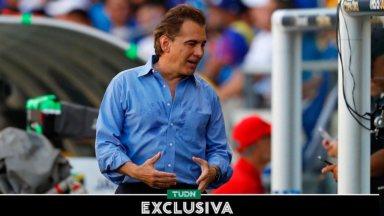 De los Cobos alerta al Tri por cancha del Cuscatlán