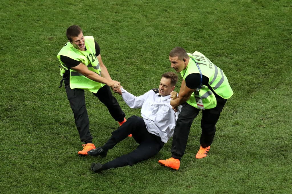 La tercera petición fue detener arrestos ilegales en mitines.