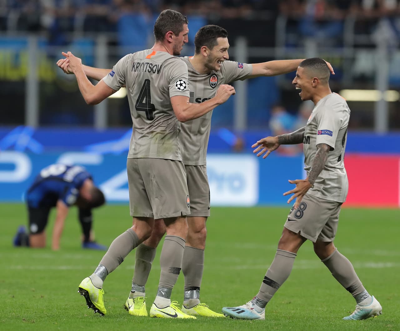Atalanta perdió ante Shakhtar 2-1. Zapata (28’) abrió el marcador y Moraes igualó los cartones al minuto 41’. En tiempo de compensación, Solomon definió el encuentro para los visitantes.