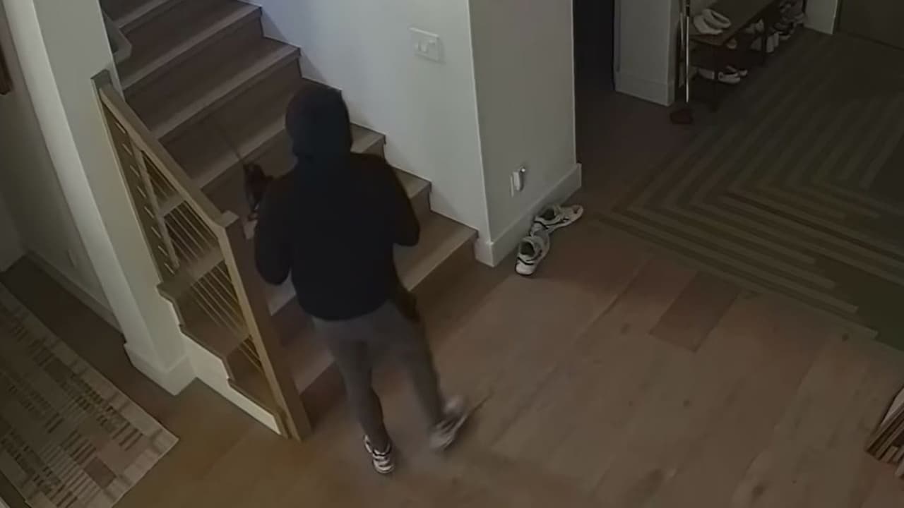 Aumentan robos a viviendas en Studio City; vecino enfrenta a ladrones y los fotografía