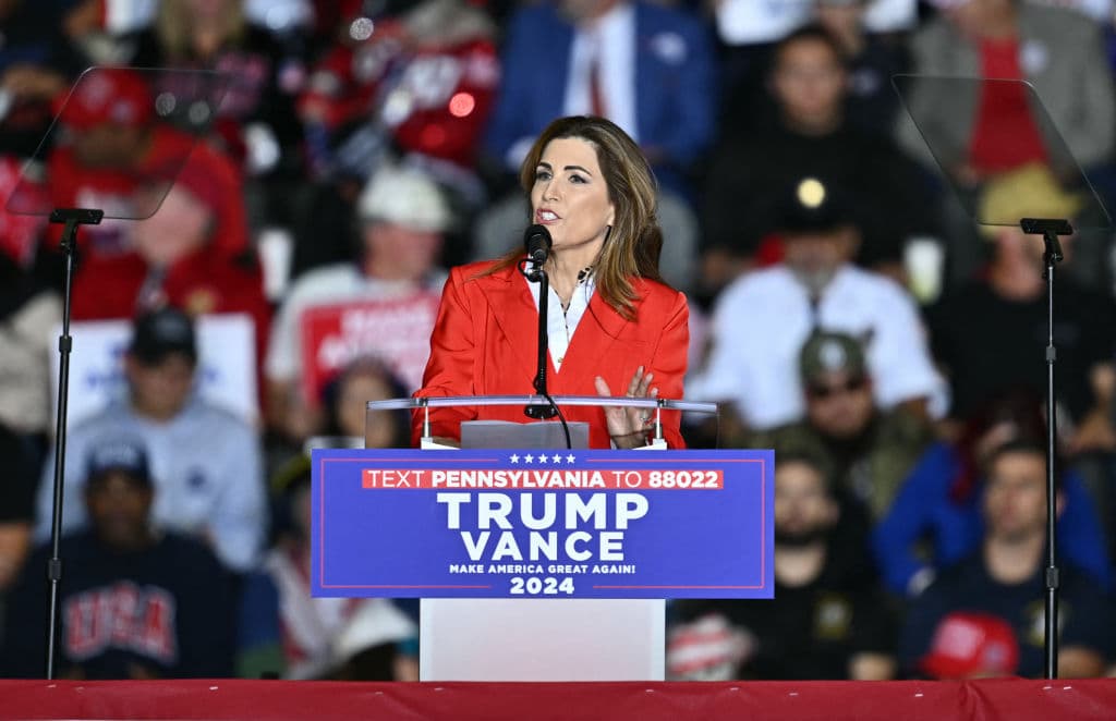 Para Buxó, quienes reaccionaron con indignación solo buscan 
<b><a href="https://www.univision.com/noticias/elecciones-en-estados-unidos-2024/elecciones-en-estados-unidos-2024-aliados-de-donald-trump-insultan-a-kamala-harris-y-denigran-a-los-puertorriquenos-en-madison-square-garden" target="_blank">crear una "falsa percepción" del candidato republicano a la presidencia de Estados Unidos</a></b>. Invitó a los boricuas de Pensilvania a que salgan a votar por Trump 
<b>para que "Puerto Rico brille de nuevo".</b>