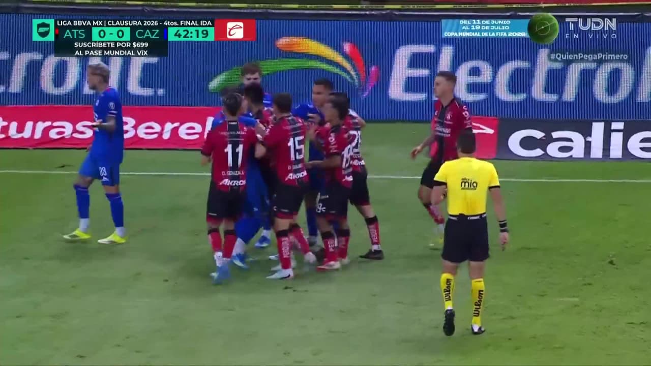 ¡Hay tiro y salen las tarjetas por todos lados en el Atlas vs. Cruz Azul!