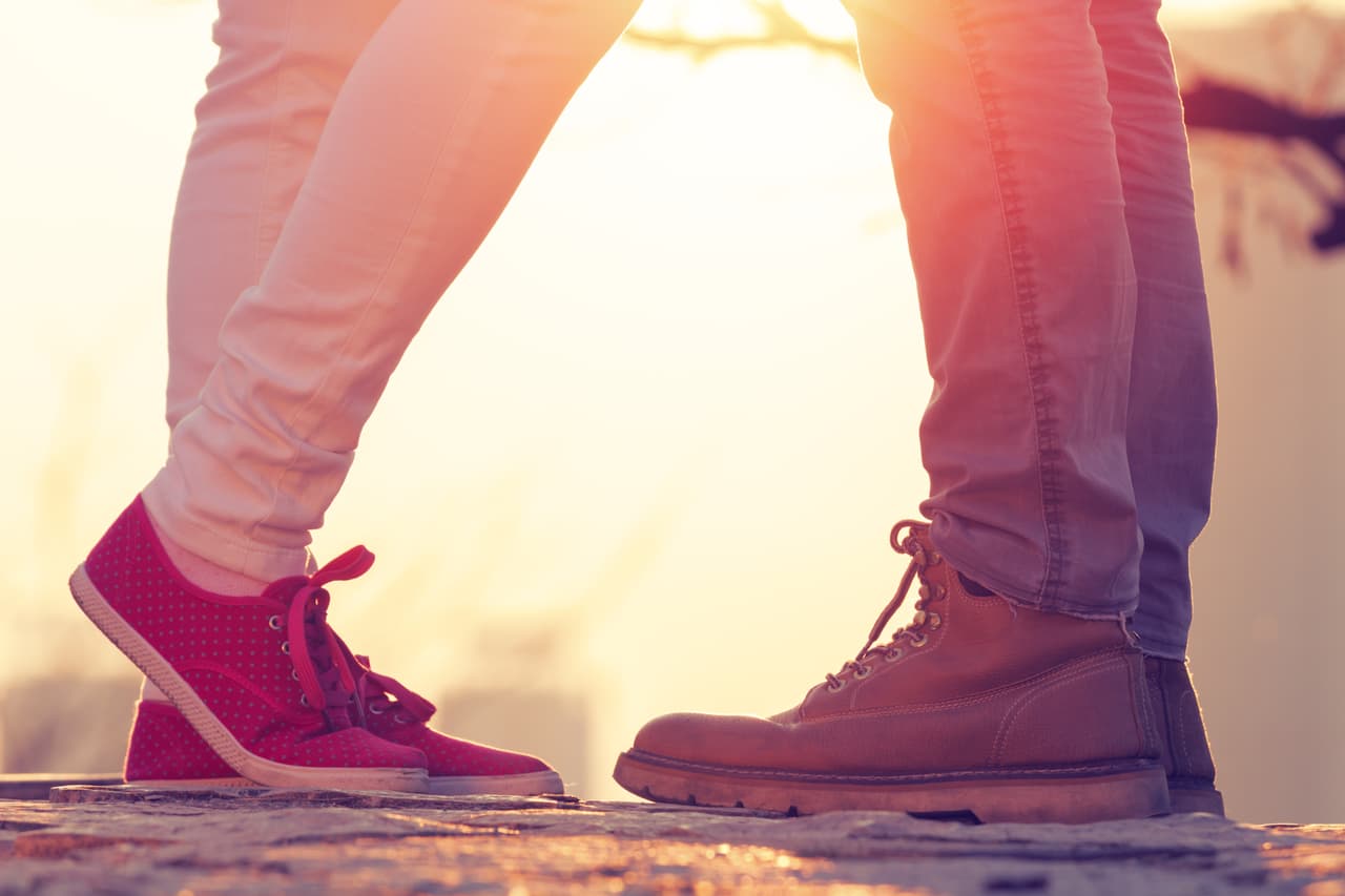 La tónica que impera este mes en tu signo pisciano es la del amor y a entrega sobre todo después del día 13 cuando el planeta Venus termine su tránsito por Acuario y se mueva a tu signo. Presenta tus credenciales en una posición laboral y prográmate mentalmente para tener buen éxito en tus gestiones. Hay buenas combinaciones planetarias en tu horizonte ocupacional, pero agilízate pues todo dependerá de tu disposición. 
<br>