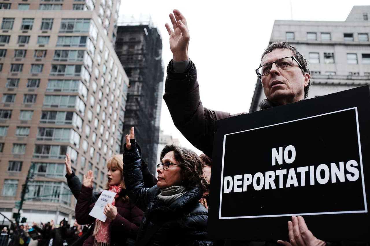 Nuevo reglamento deja a jueces de inmigración con una sola opción en casos pendientes de deportación