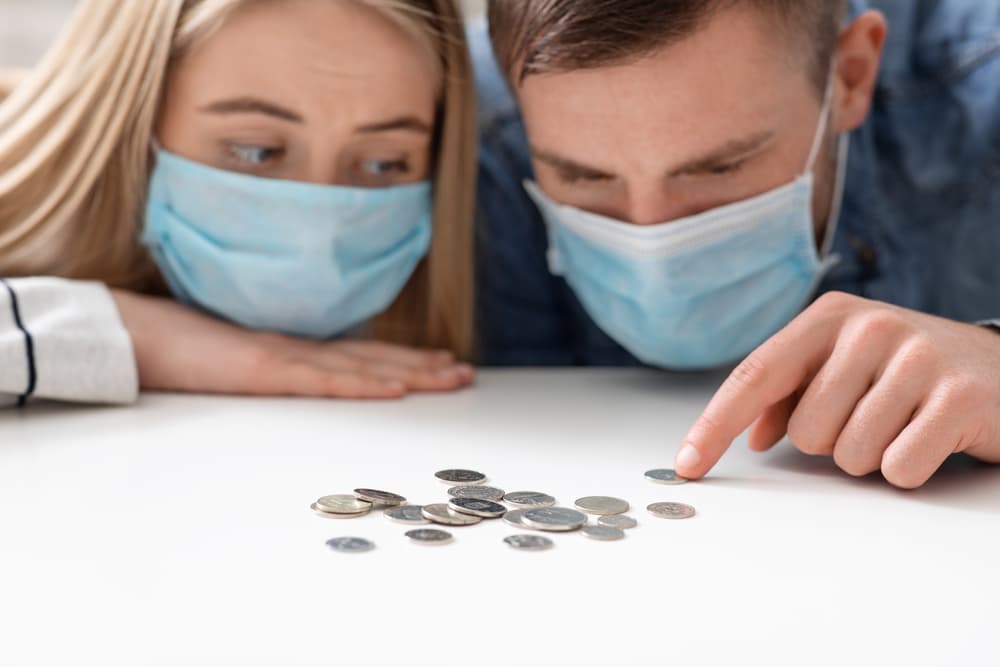 <b>CÁNCER EN EL MES DE MARZO 2021</b>
<br>Desde el punto de vista económico es un buen mes, aunque estarás un poco apretado debido a malos consejos que recibiste el mes anterior debido a tus finanzas, tal vez con finanzas arriesgadas. Pero no te agobies, pues se resolverán de la misma manera en que se complicó, sacando cuentas y verás que tu economía se equilibra. Anota tus errores cometidos para que te sirvan de experiencia.
<br>