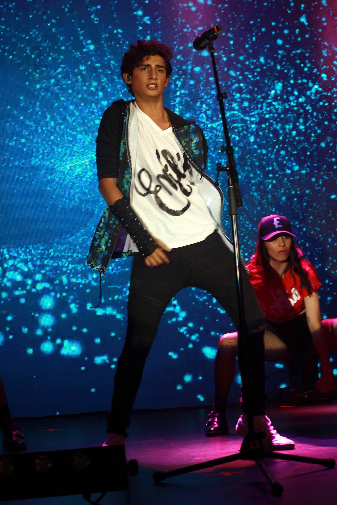 En la entrevista, Osorio dijo que actualmente tiene novia, una joven que es un año y dos meses mayor que él: "
<b>Salgo con una chica</b>, muy guapa ella".