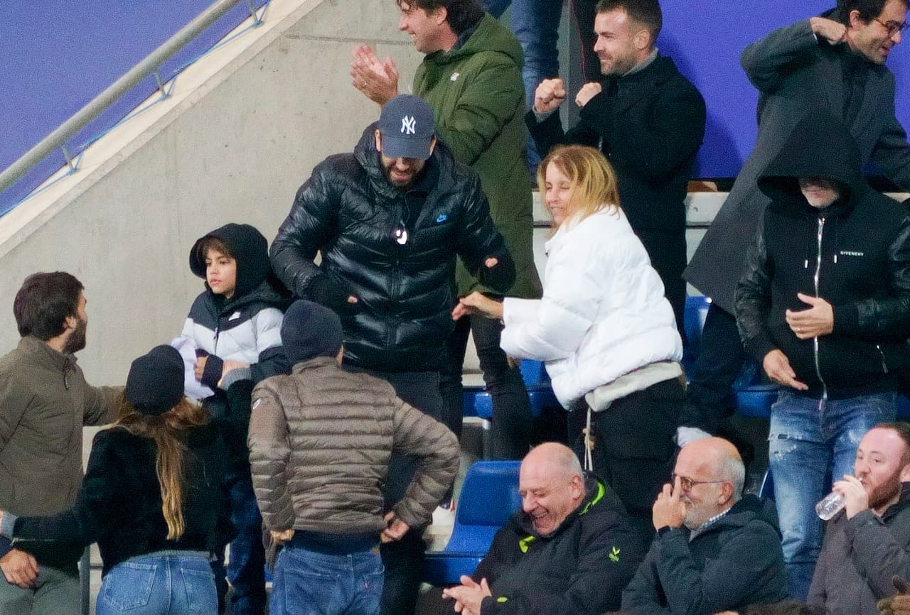 El catalán apareció con los niños justo un día después de que fue visto con ellos en un juego de beisbol en el que participó el mayor de los chicos. 
<br>