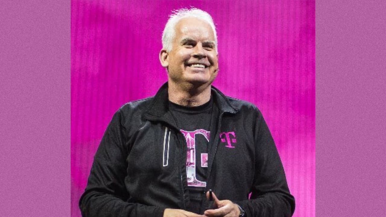 “Esto es algo que sucede en todas las redes móviles, por lo que hemos trabajado con nuestros proveedores para asegurarnos de que este tipo de fallas en los circuitos no afecten a los clientes”, dijo el presidente de tecnología de T-Mobile, Neville Ray.