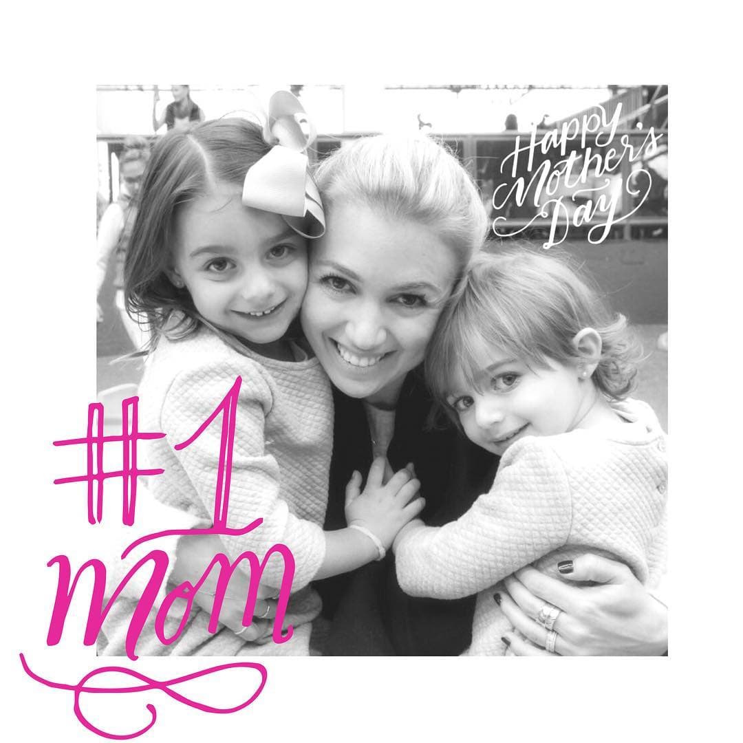 Ambas niñas no tienen ni un sólo rasgo del actor y sí mucho de la belleza de su madre.