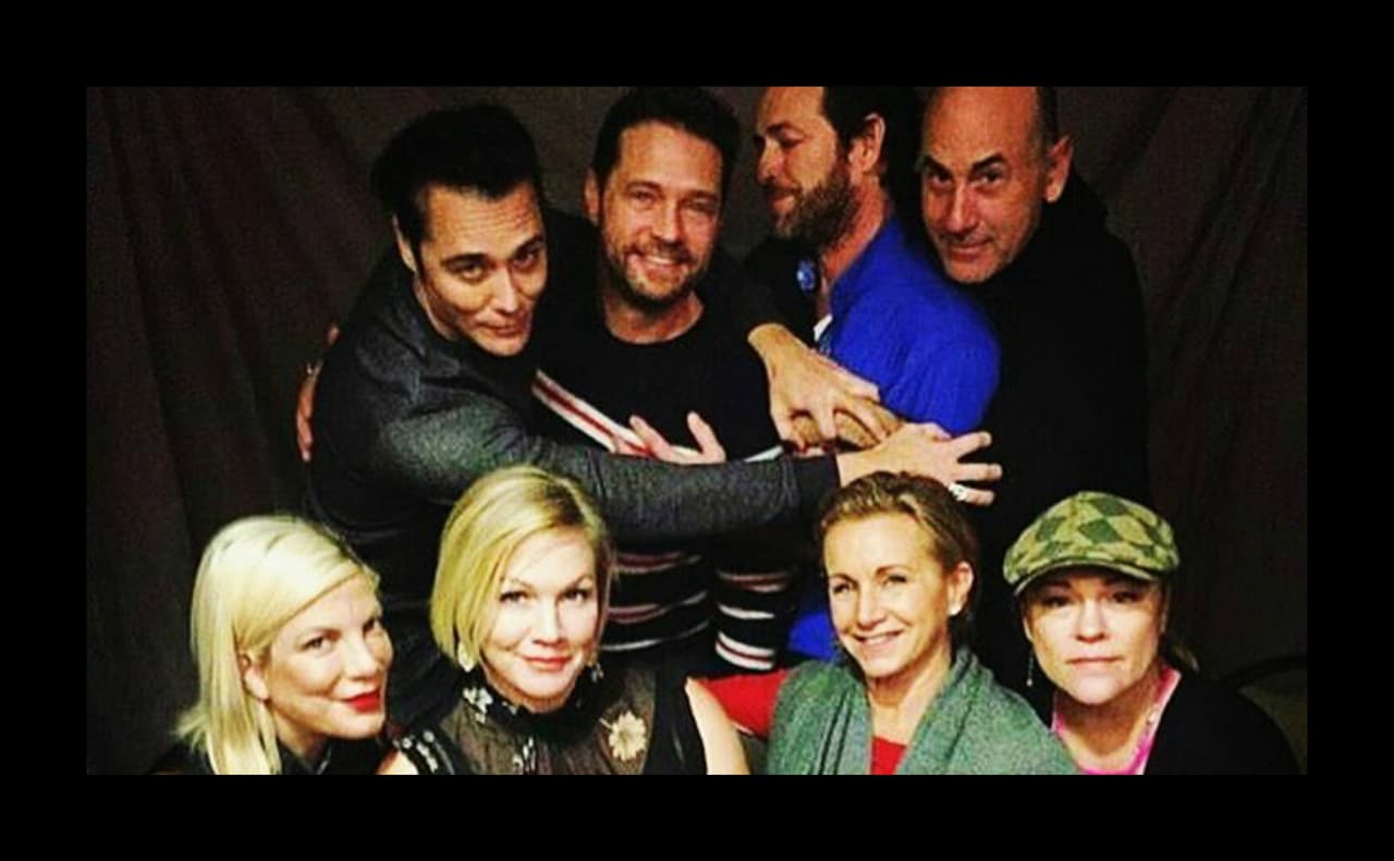 Casi todos los protagonistas mantienen la amistad, esta imagen es de 2016 cuando se reunieron para brindarle un homenaje a Shannen.