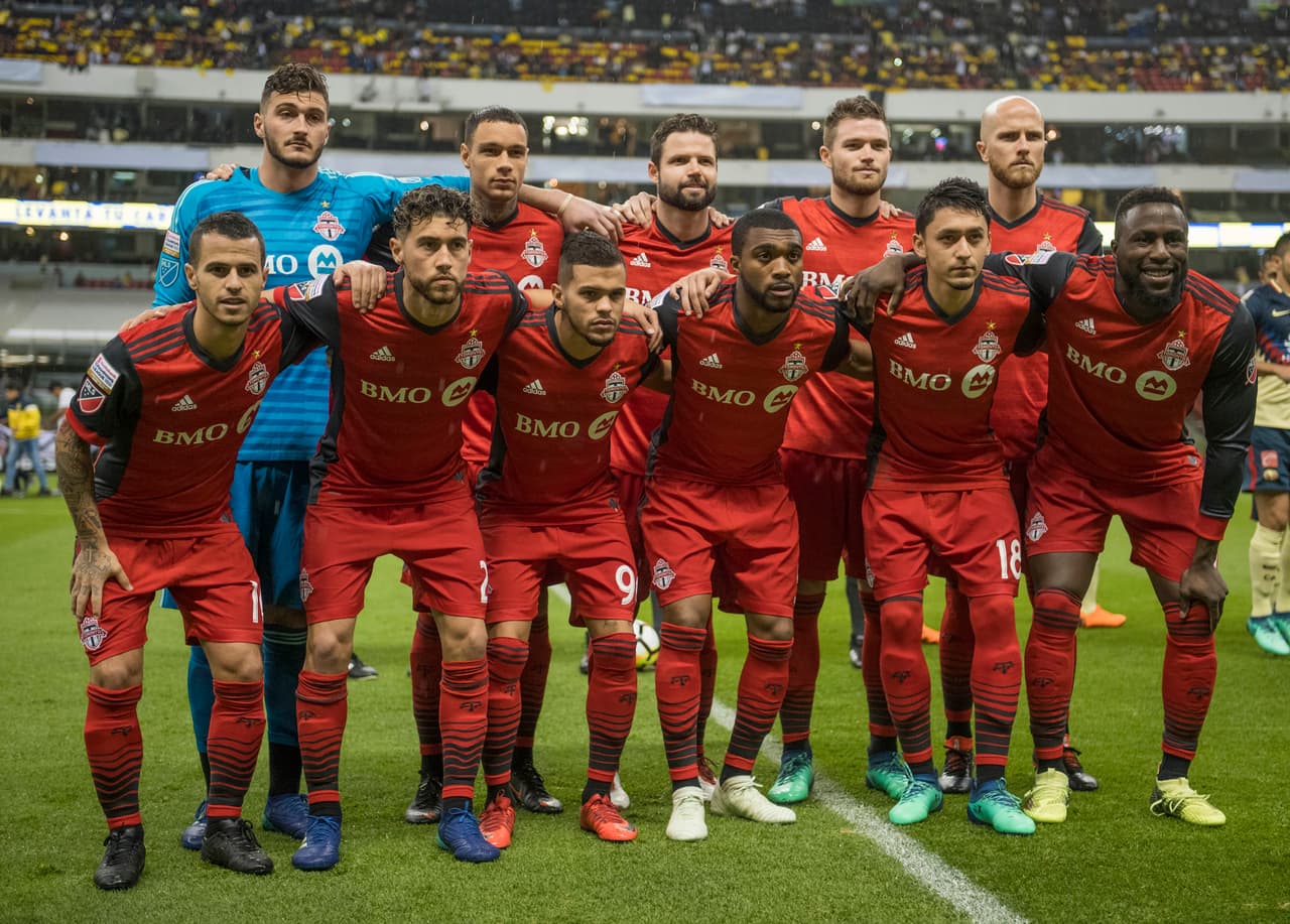 Bono, Van Der Wiel, Moor, Zavaleta, Auro Jr, Morgan, Bradley (C), Delgado, Osorio, Altidore y Giovinco fueron los jugadores titulares del Toronto.