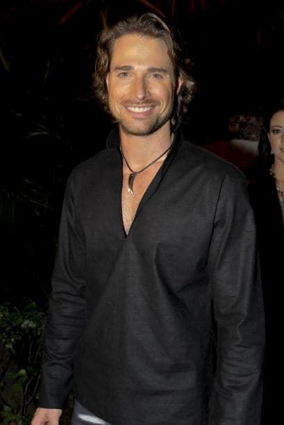 Luego de modelar en varios países llegó a México para estudiar actuación.