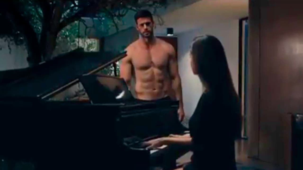 "Este filme marca el primer paso hacia una visión de la cual estoy muy emocionado:
<b><a href="https://www.univision.com/famosos/este-es-el-mensaje-que-publico-william-levy-en-instagram-tras-rumorarse-que-esta-en-la-ruina-fotos" target="_blank">crear más oportunidades para los latinos</a></b> en cine y televisión, y llevarles a nuestro público hispano películas en nuestro idioma", comentó en Instagram el actor de
<b><a href="https://www.univision.com/entretenimiento/celebridades/a-10-anos-del-estreno-de-cuidado-con-el-angel-asi-ha-cambiado-su-elenco-fotos" target="_blank">Cuidado con el Ángel. </a></b>