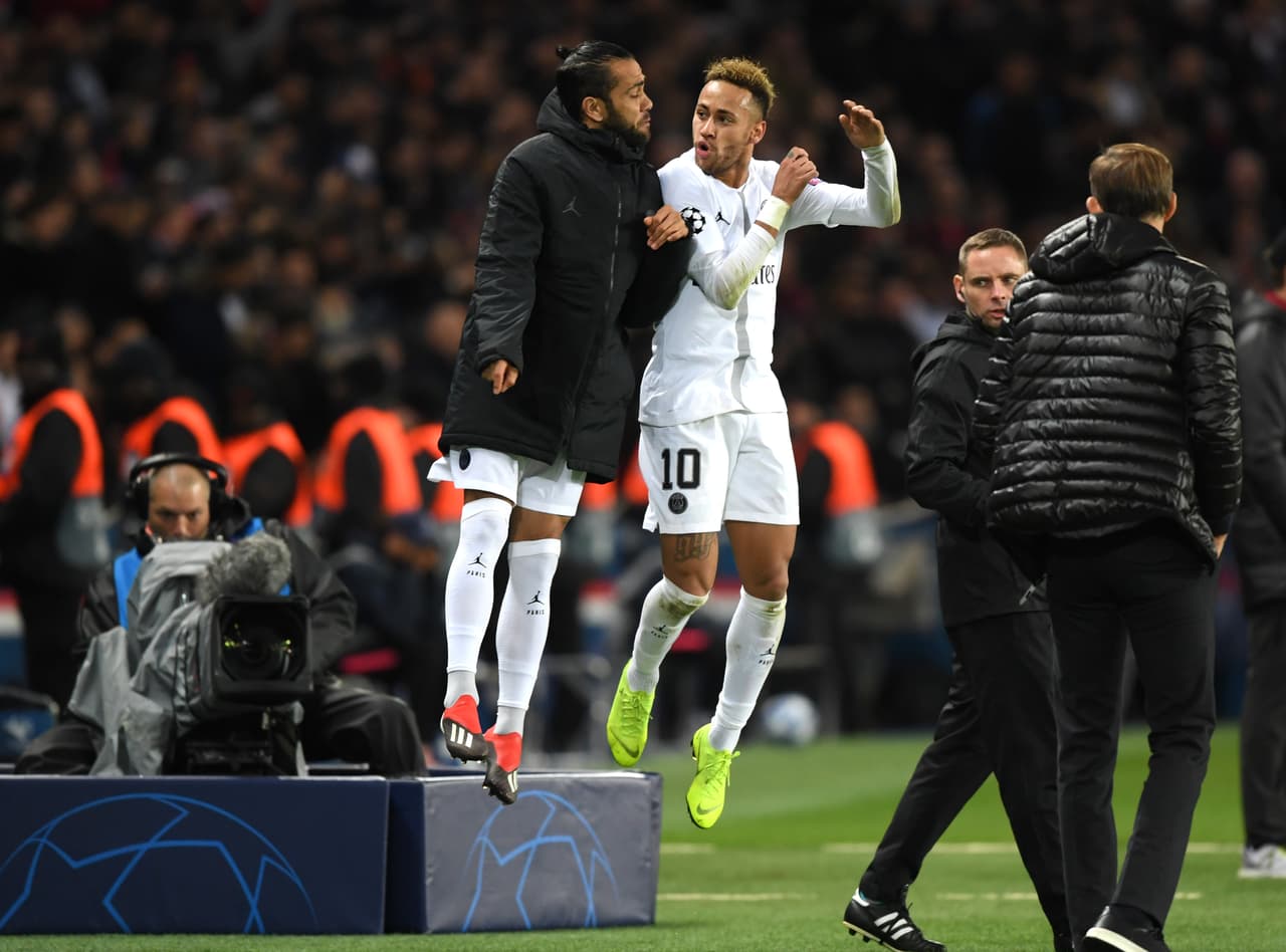Claro, tenía que celebrarlo con su amigo Dani Alves, quien desde el partido pasado volvió a las canchas tras la lesión de rodilla que lo dejó fuera del Mundial Rusia 2018.