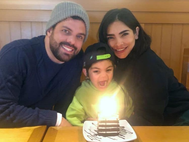Alejandra y el pequeño de 6 años son muy unidos, pues ella siempre quiso ser madre, pero
<a href="https://www.univision.com/famosos/famosas-tuvieron-un-bebe-arcoiris-fotos">tuvo problemas para concebir,</a> por lo que su niño es como una estrella en su vida.
