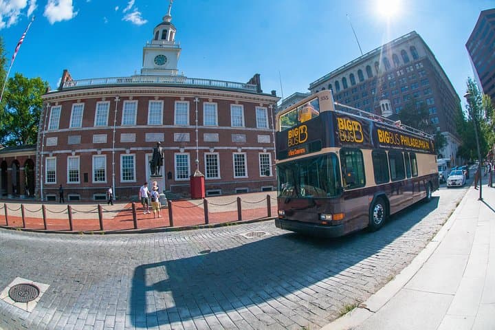 <a href="https://gocity.com/philadelphia/en-us/products/all-inclusive"><b>Disfruta de Filadelfia en la palma de tu mano</b></a>. Con el Go City: Philadelphia All-Inclusive Pass podrás elegir entre 1, 2, 3 o 5 días de turismo ilimitado en las principales atracciones como la Penitenciaría del Estado del Este con un solo boleto. El pase se descarga fácilmente a tu dispositivo móvil, por lo que puedes deshacerte de los cupones impresos.