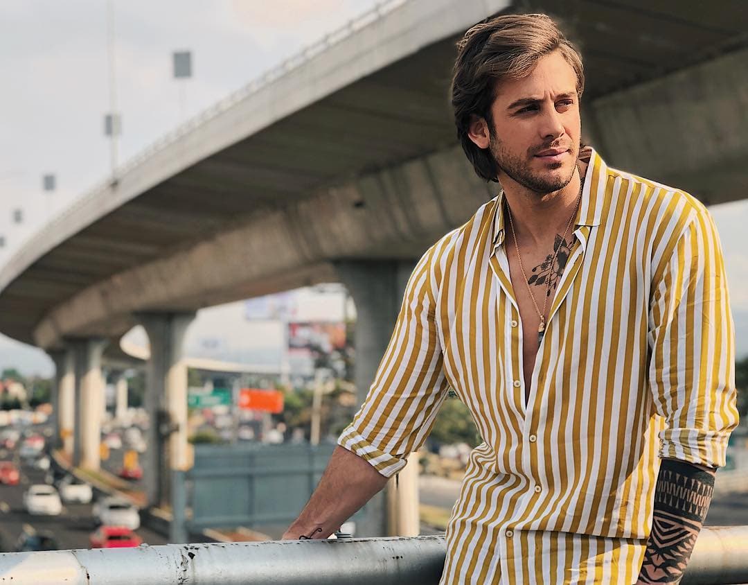 Al actor de la telenovela 'La reina soy yo' se le había relacionado sentimentalmente con su mejor amigo Luis Carlos Muñoz y sobre este tema dijo: "No fue por quien dicen que fue. De hecho, mi mejor amigo y yo nos reíamos al respecto".