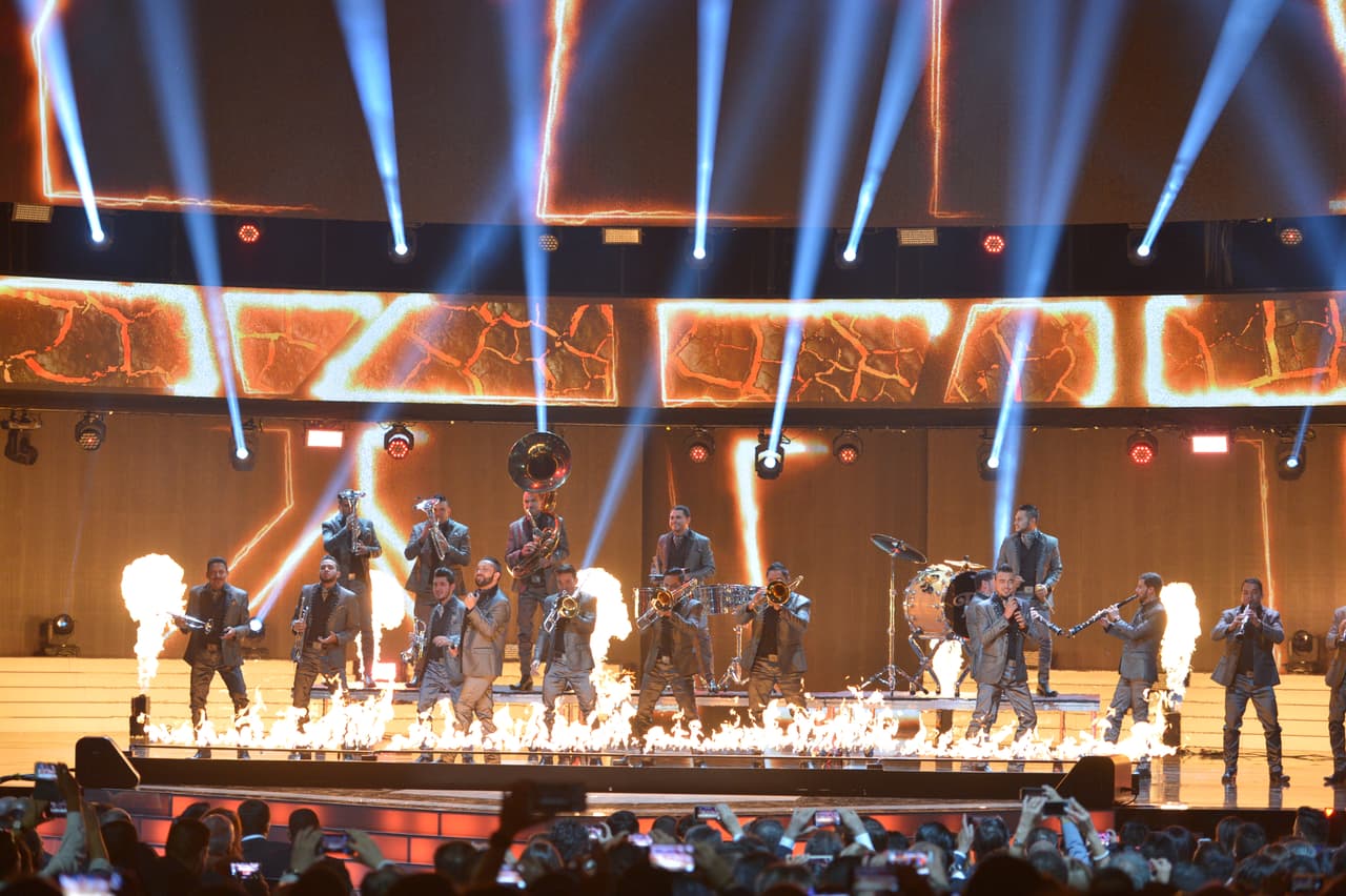 La Banda el Recodo también se hizo presente en el Balón de Oro para amenizar la ceremonia.