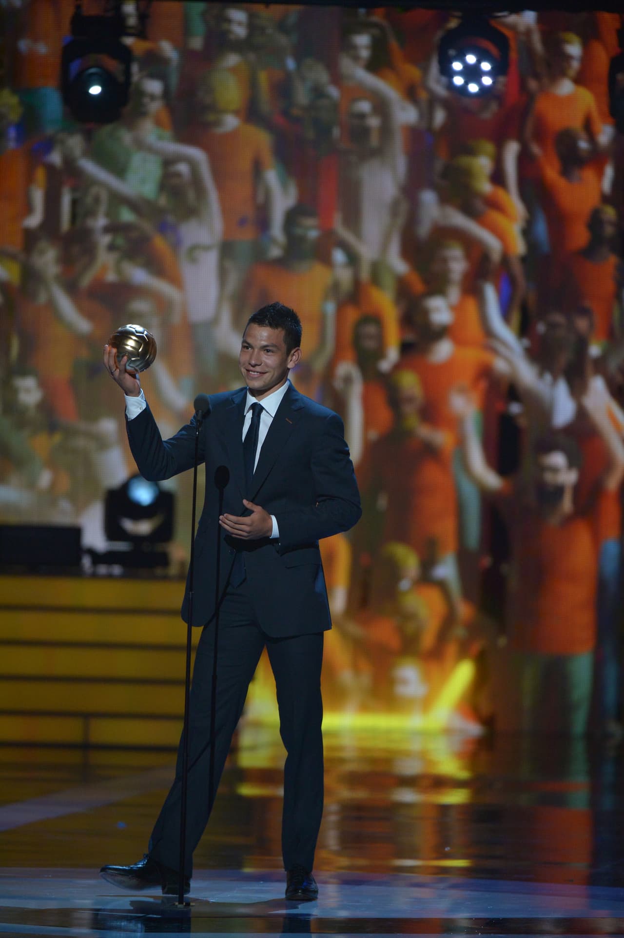 Hirving Lozano fue galardonado como el mejor medio ofensivo de la Liga Mx.