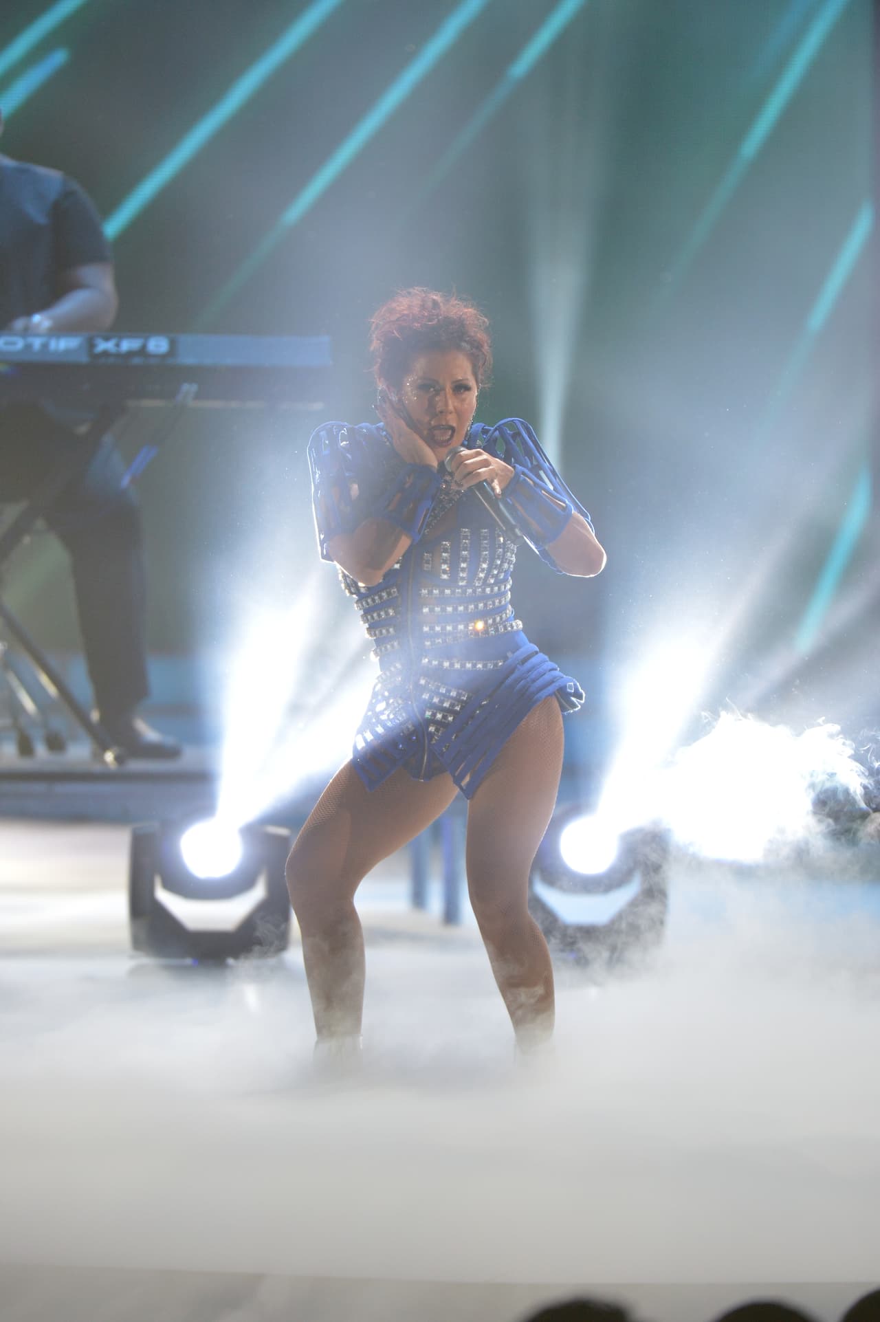 Alejandra Guzmán encendió el escenario del Balón de Oro con su música y sorprendente figura.