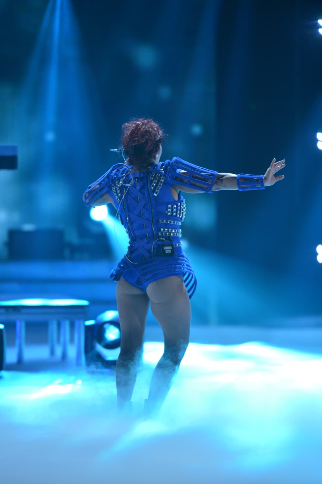 Alejandra Guzmán encendió el escenario del Balón de Oro con su música y sorprendente figura.