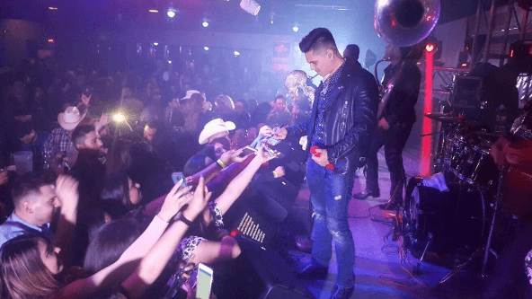 Régulo Caro Pérez, mejor conocido como Régulo Caro, nació un 5 de noviembre de 1981.