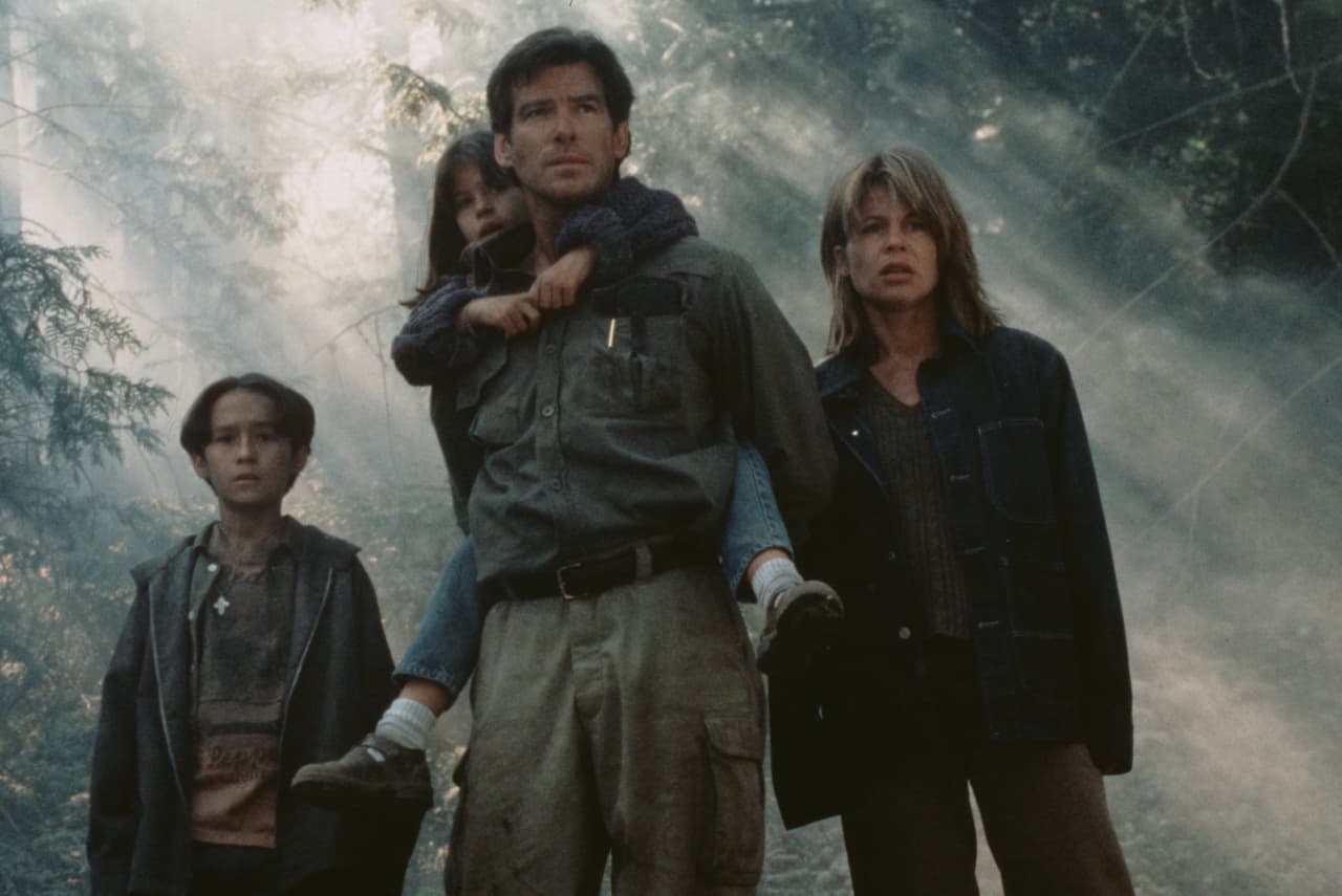 <b>‘Dante's Peak’ / ‘Volcano’ (1997)</b>
<br>Estas cintas de desastres cuentan lo que pasa cuando un volcán hace erupción y pone en riesgo a toda una ciudad. En ‘Dante's Peak', que se estrenó en febrero de 1997, actúan Pierce Brosnan y Linda Hamilton.