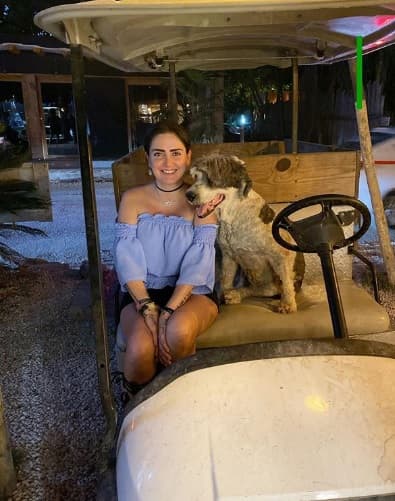 La hija del músico Alex Lora se sorprendió particularmente por el ofrecimiento que le hicieron del niño, como si se tratara de "
<b>un perro</b>".