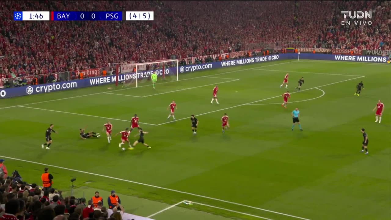 ¡GOL!  anota para Paris Saint-Germain. Ousmane Dembélé