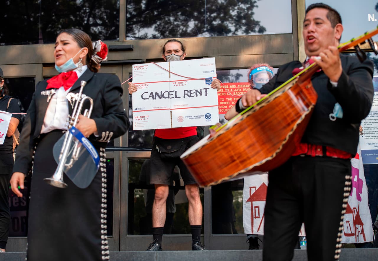 Sin embargo, las personas que se manifiestan aseguran que no es suficiente y temen ser desalojados en pocas semanas.
